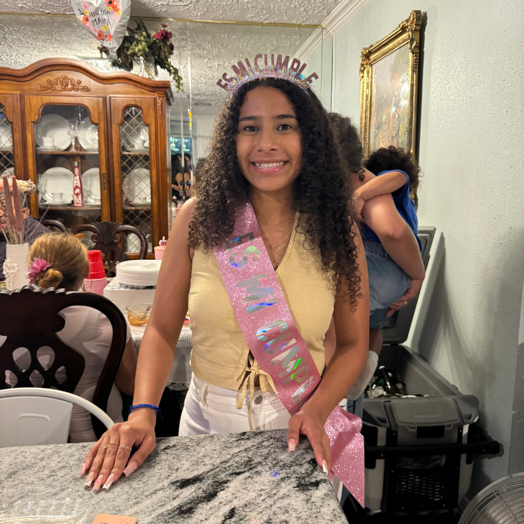 Es Mi Cumple Bundle – Glitter Pink Birthday Headband & Sash / Conjunto "It's my Birthday" – Diadema y Banda Rosa, Birthday Girl Set, Fresita Birthday