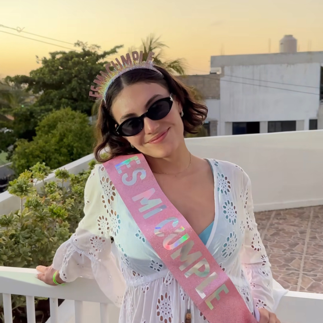 Es Mi Cumple Bundle – Glitter Pink Birthday Headband & Sash / Conjunto "It's my Birthday" – Diadema y Banda Rosa, Birthday Girl Set, Fresita Birthday